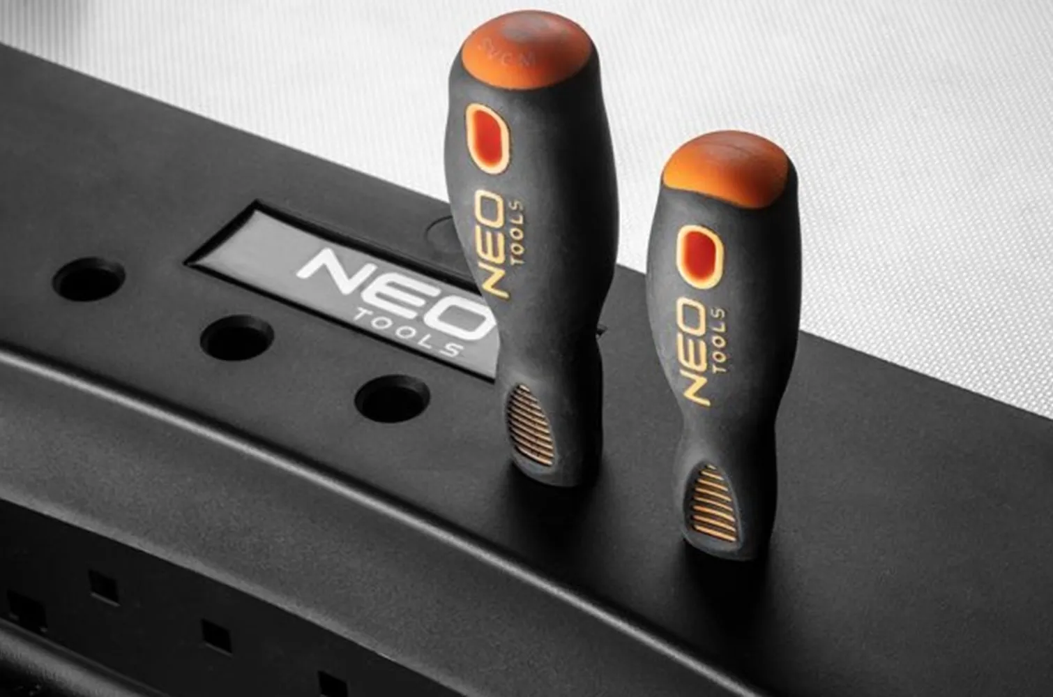 Wózek narzędziowy Neo 84-220