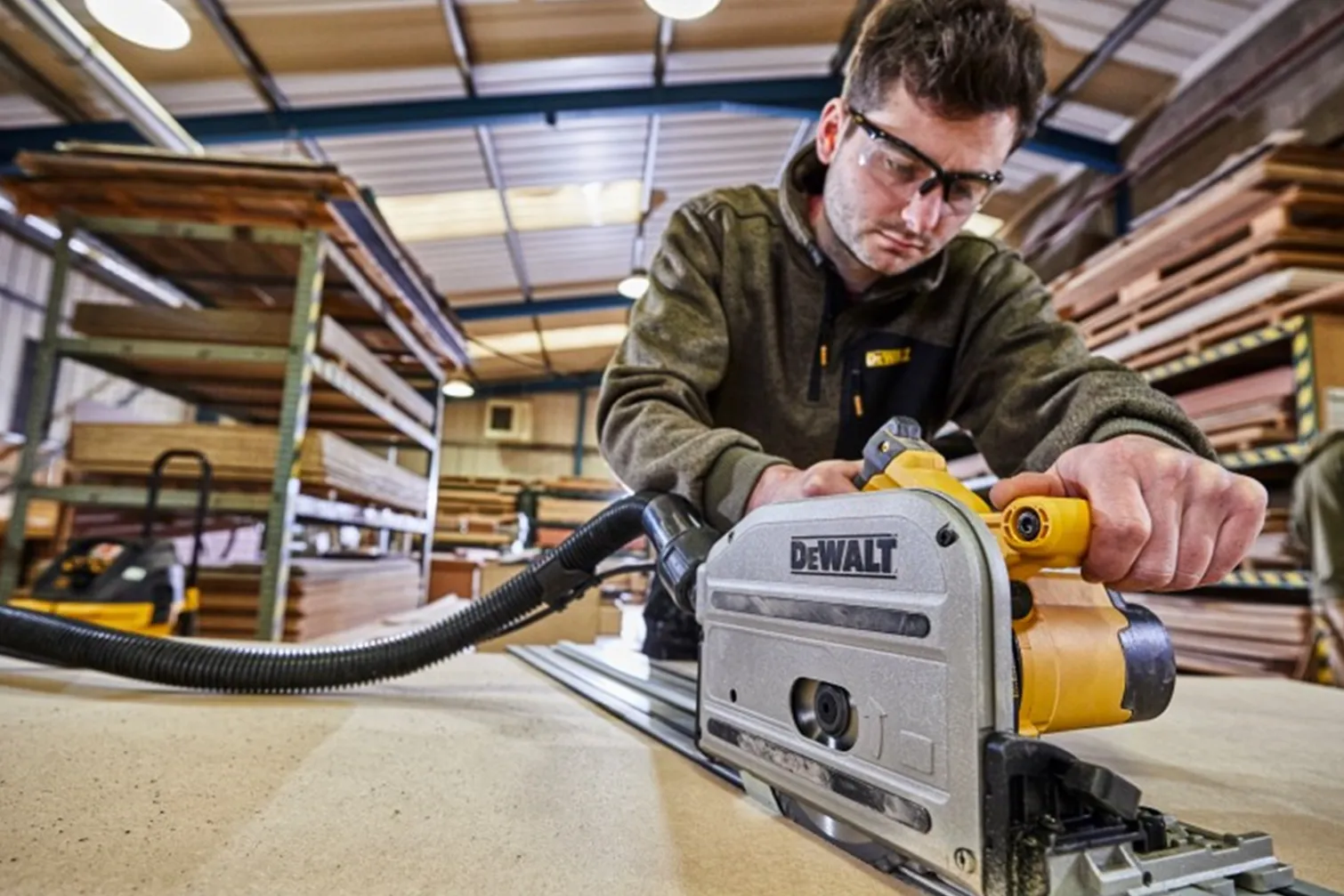 Zagłębiarka DeWalt DWS520KT