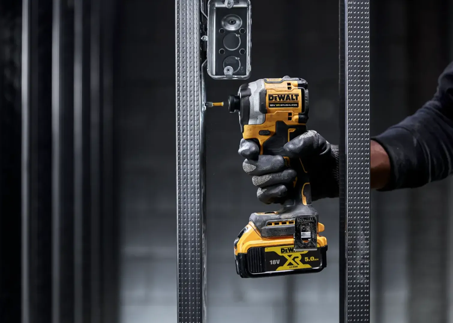 Zakrętarka udarowa DeWalt DCF850NT