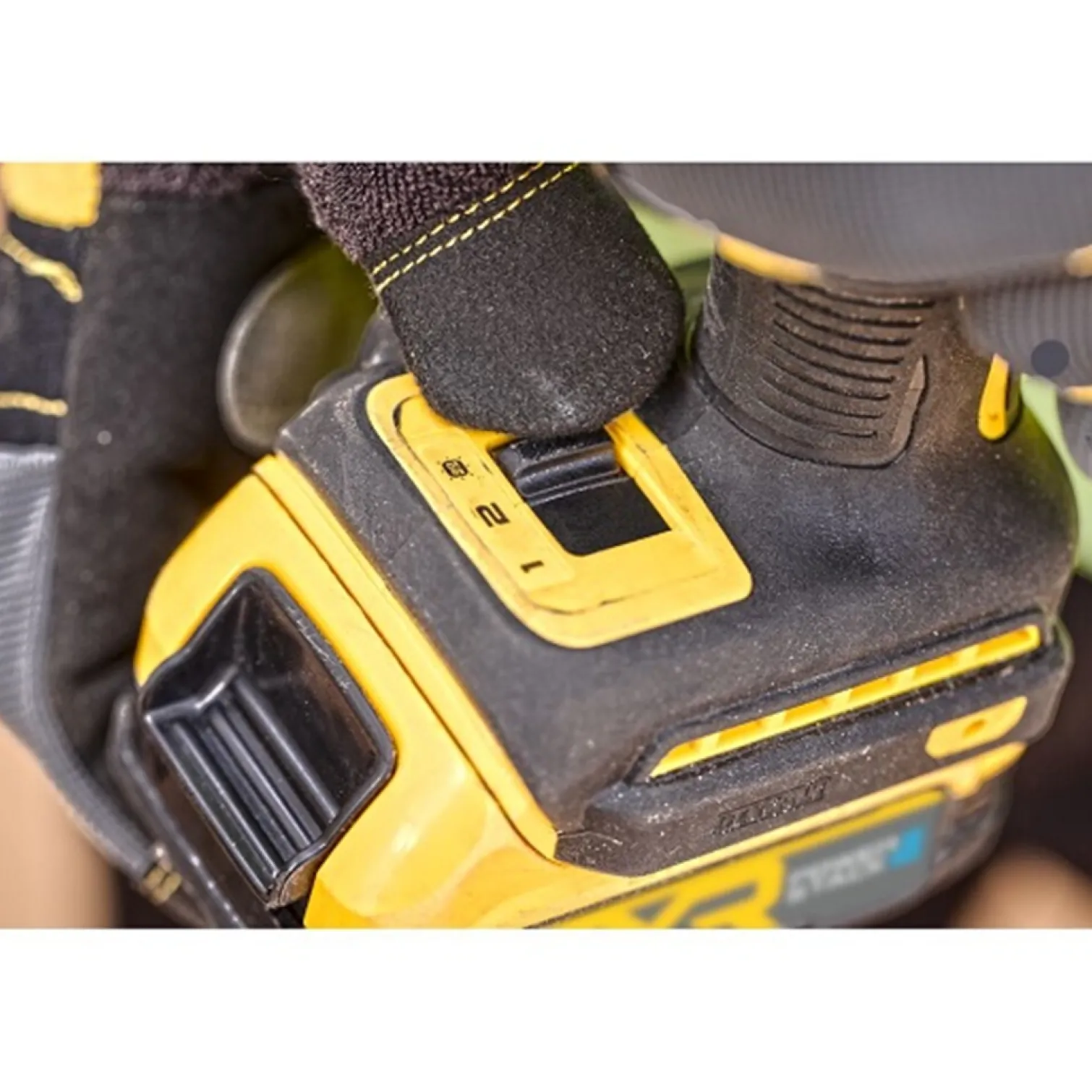 Zakrętarka z udarem hydraulicznym DeWalt DCF870N