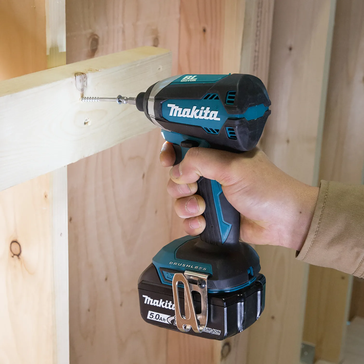 Zestaw narzędzi akumulatorowych 18V Makita DLX2545TJ 2x5.0Ah