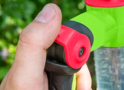 Zraszacz pistoletowy z pojemnikiem, opryskiwacz piany Verto 15G715