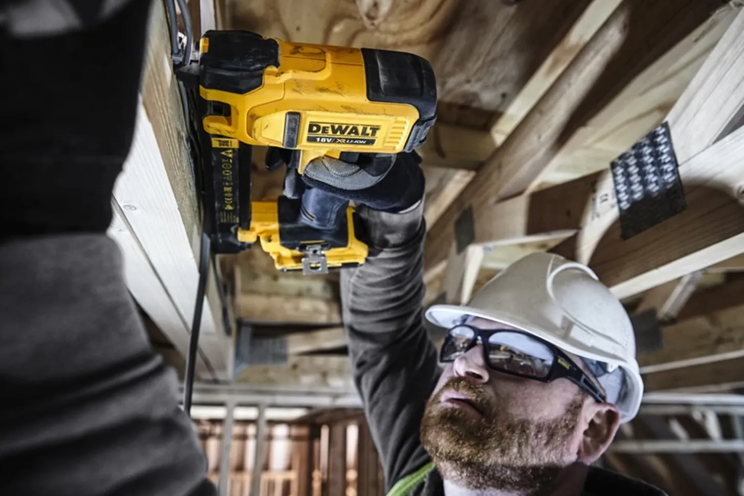 Zszywacz dla elektryków DeWalt DCN701D2