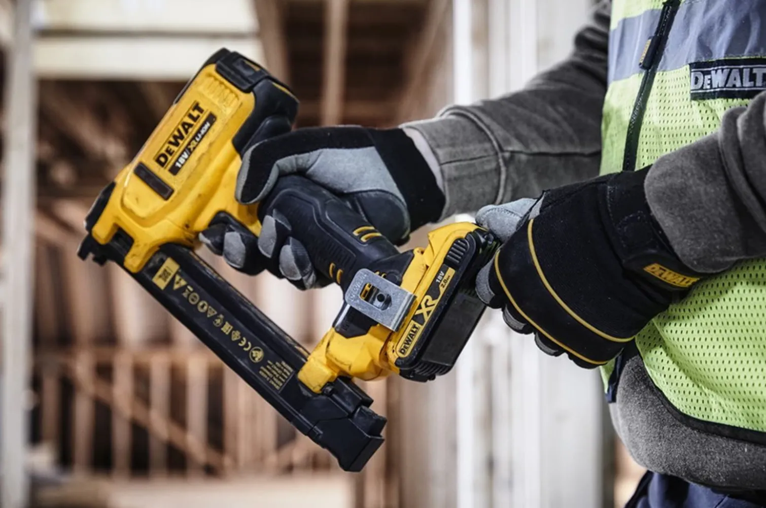 Zszywacz dla elektryków DeWalt DCN701D2